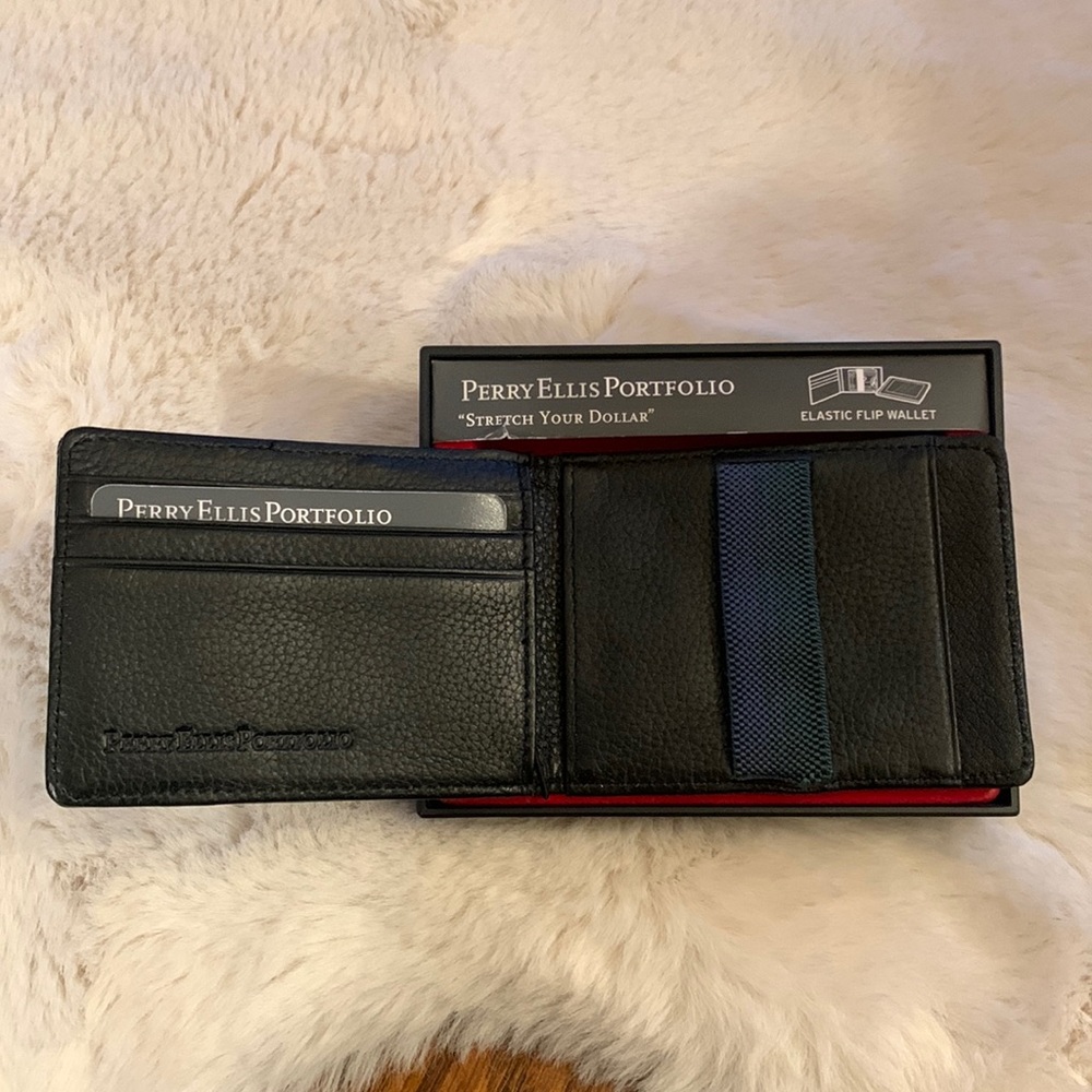 New in box. Perry Ellis genuine leather